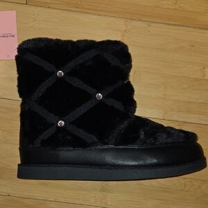 Juicy Couture Black Faux Fur Winter Boots